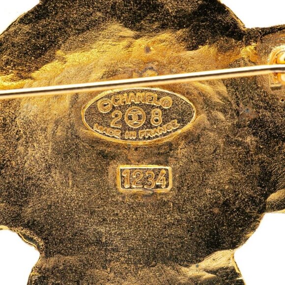 CHANEL CC Logos Round Cross Brooch Gold Tone 28 1234 Pin Auth w/Box #4054 - Picture 4 of 5